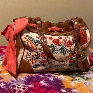 Juicy couture beige daydreamer bag w floral details and keychain